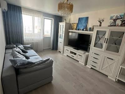 квартира за адресою Космічна вул., 11