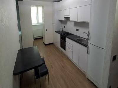 квартира за адресою Злуки просп., 18