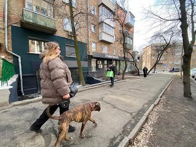 комерційна за адресою Німанська вул., 4