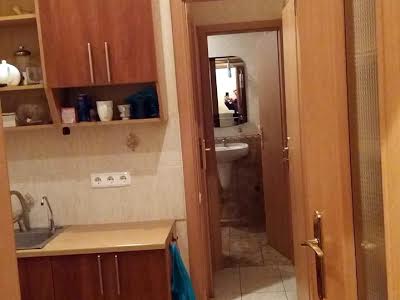 коммерческая по адресу Воссоединения Украины ул., 23а