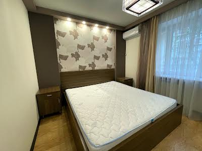 квартира за адресою Шовкуненка вул., 5