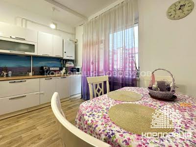 квартира за адресою Августина Волошина вул., 10А