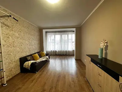 квартира за адресою Рильського вул., 5-В