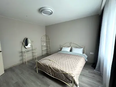 квартира за адресою Літературна вул., 10