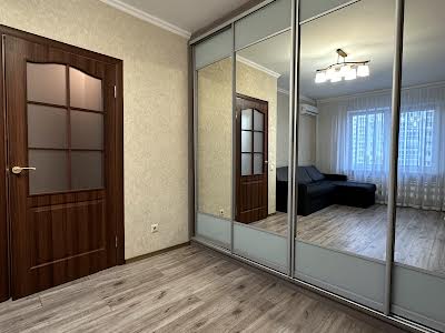 квартира за адресою Бориса Гмирі вул., 16а