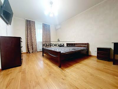 квартира за адресою Авіаконструктора Ігоря Сікорського вул. (Танкова), 1