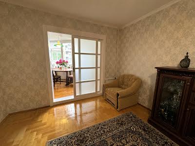 квартира за адресою Анни Ахматової вул., 6