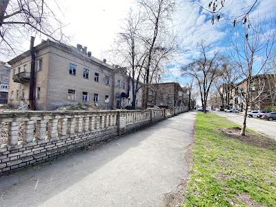 коммерческая по адресу Лобановського, 11