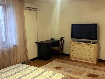 квартира по адресу Львовская ул., 12