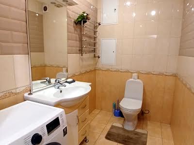 квартира за адресою Анни Ахматової вул., 43