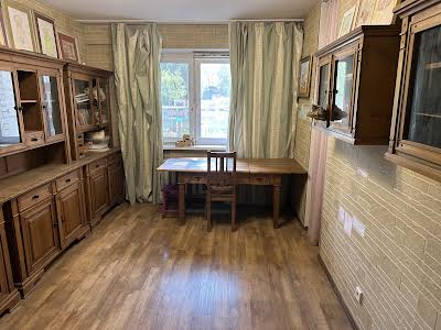 квартира за адресою Саперно-Слобідська вул., 8