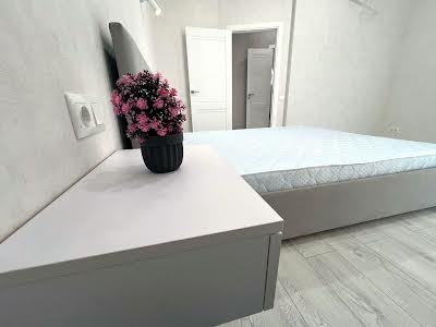квартира за адресою Краснова вул., 3