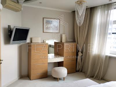 квартира за адресою Старонаводницька вул., 13