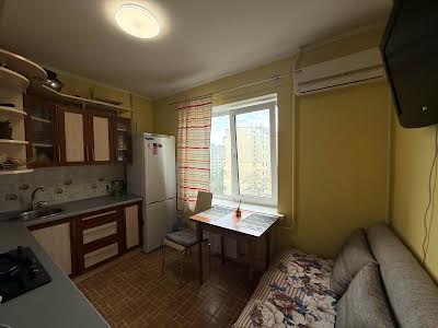 квартира за адресою Героїв Дніпра вул., 32а
