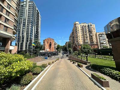 комерційна за адресою Жилянська вул., 59