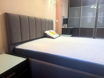квартира за адресою Анни Ахматової вул., 35