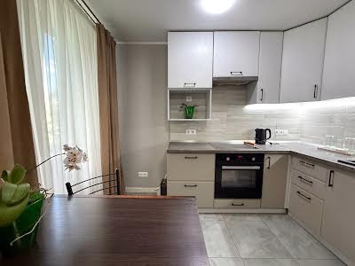 квартира за адресою Верховинна вул., 81