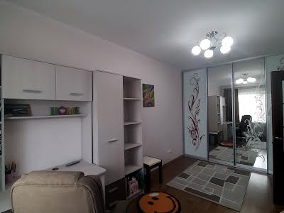 квартира за адресою Бориса Гмирі вул., 12-Б
