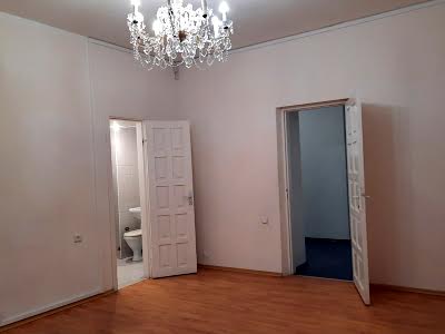 комерційна за адресою Футуристів пров., 9