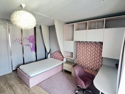 квартира за адресою Олександра Хіри вул., 4