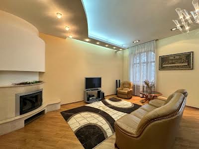 квартира за адресою коновальця, 27