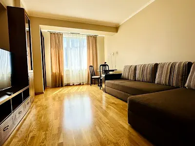 квартира за адресою Дніпровська набережна вул., 1