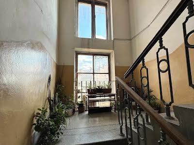 квартира за адресою Академіка Володимира Гнатюка вул. (), 3