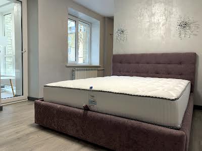квартира за адресою Межигірська вул., 61