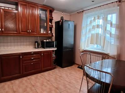 квартира за адресою Анни Ахматової вул., 43