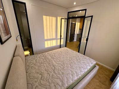 квартира за адресою Домбровського вул., 75