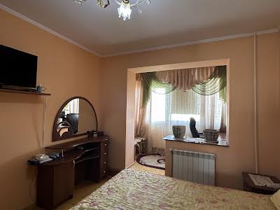 квартира за адресою Івана Миколайчука вул., 12