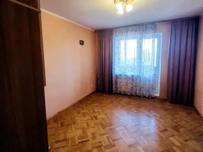 квартира за адресою Ревуцького вул., 24/4