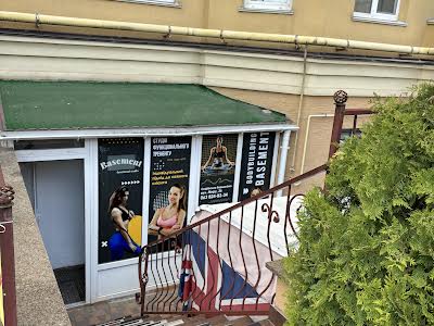 комерційна за адресою Миру вул., 36