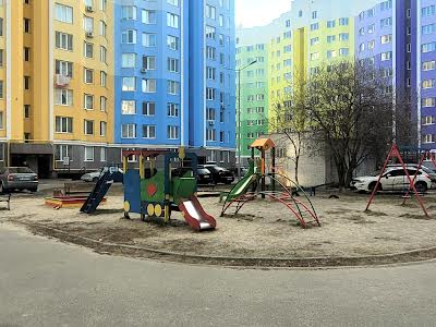 комерційна за адресою Теплична вул., 38