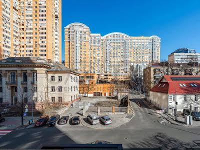 квартира по адресу Calle Dilova ул. (Димитрова), 1/2