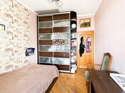 квартира за адресою Кравцова, 4