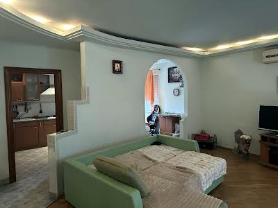 квартира за адресою Карпатська вул., 15а