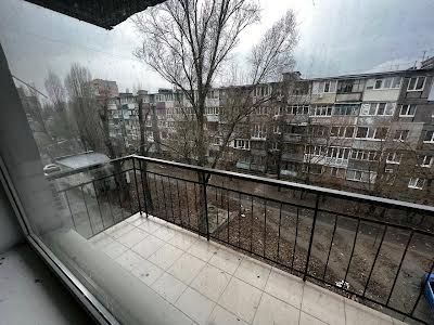 комерційна за адресою Салтівська вул. (Хабарівська), 3