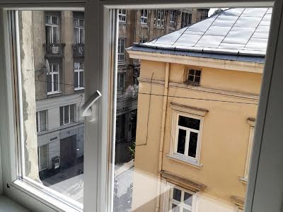 квартира по адресу Братьев Рогатинцев ул., 7