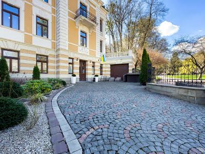 комерційна за адресою Паркова вул. (), 12