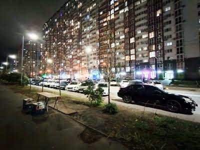 квартира за адресою Драгоманова вул., 1к