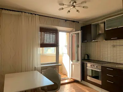 квартира за адресою Автозаводська вул., 81