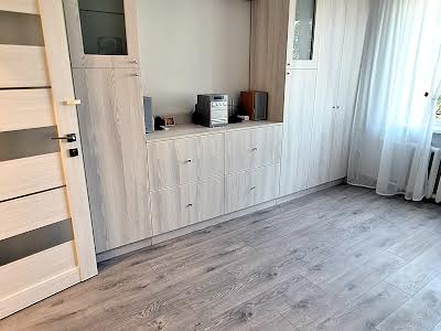 квартира за адресою Івана Миколайчука вул., 10
