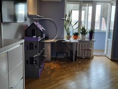 квартира за адресою Анни Ахматової вул., 31