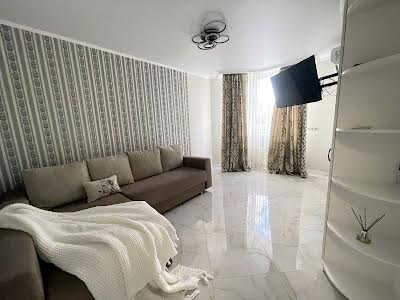 квартира за адресою Братська вул., 12