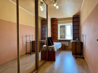квартира за адресою Старомостова пл. (Миколи Островського), 2