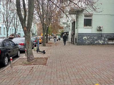 комерційна за адресою Михайла Грушевського вул., 28/2