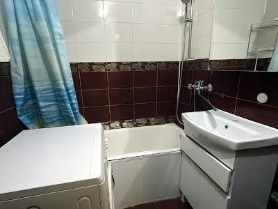 квартира за адресою Ревуцького вул., 11В
