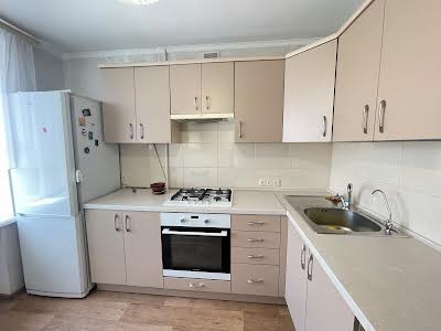 квартира за адресою Космонавтів вул., 142