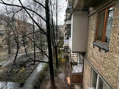 квартира за адресою Івана Світличного вул. (Петровського), 6
